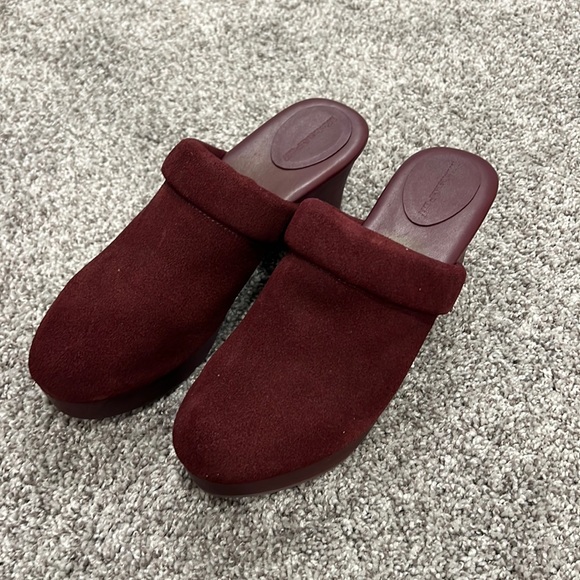 SOLD NWOB Misha & Puff Adult Pillow Clog in Madder Root Sz 42 - Picture 2 of 8